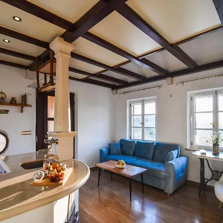 Roza Villa *
